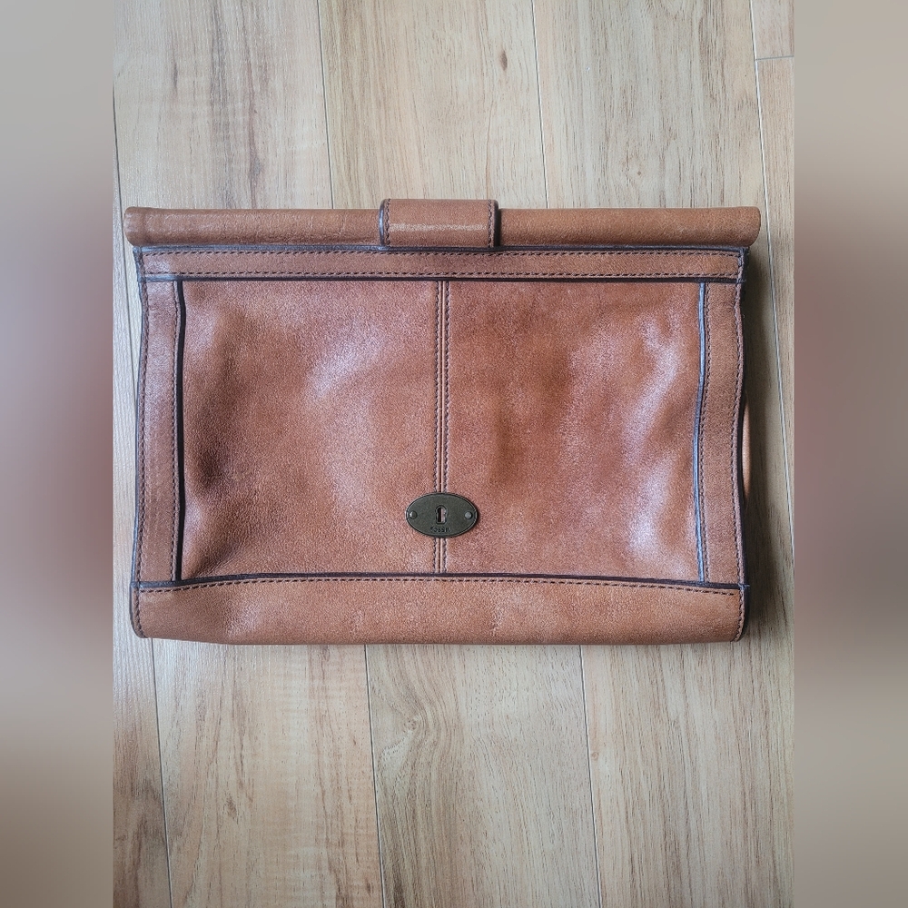 Fossil Clutch